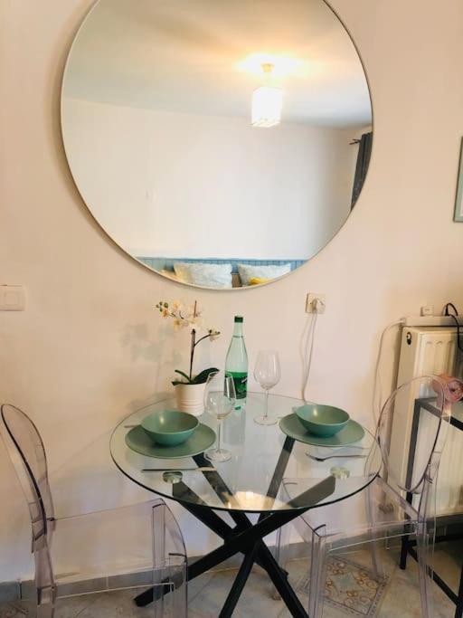 Cosy Studio Design With Modern Bathroom Vaureal エクステリア 写真