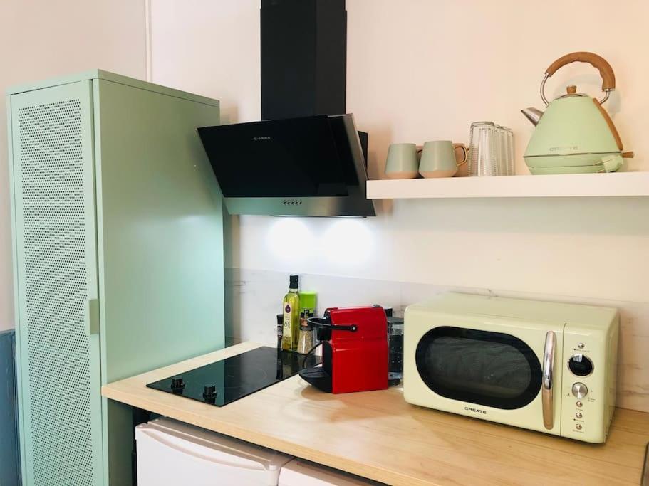 Cosy Studio Design With Modern Bathroom Vaureal エクステリア 写真