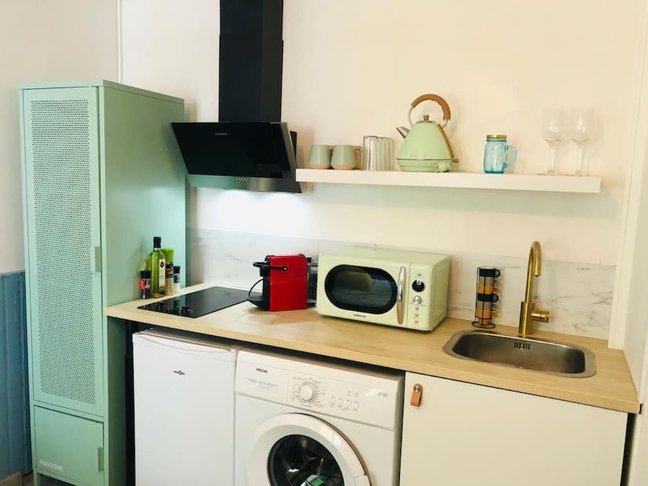 Cosy Studio Design With Modern Bathroom Vaureal エクステリア 写真