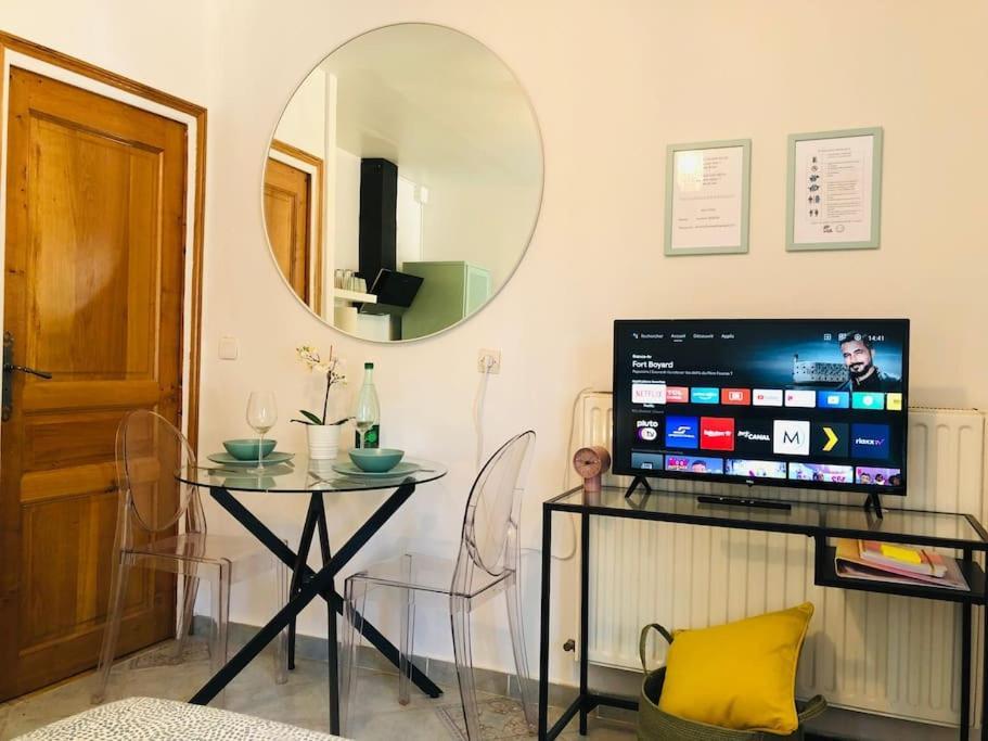 Cosy Studio Design With Modern Bathroom Vaureal エクステリア 写真