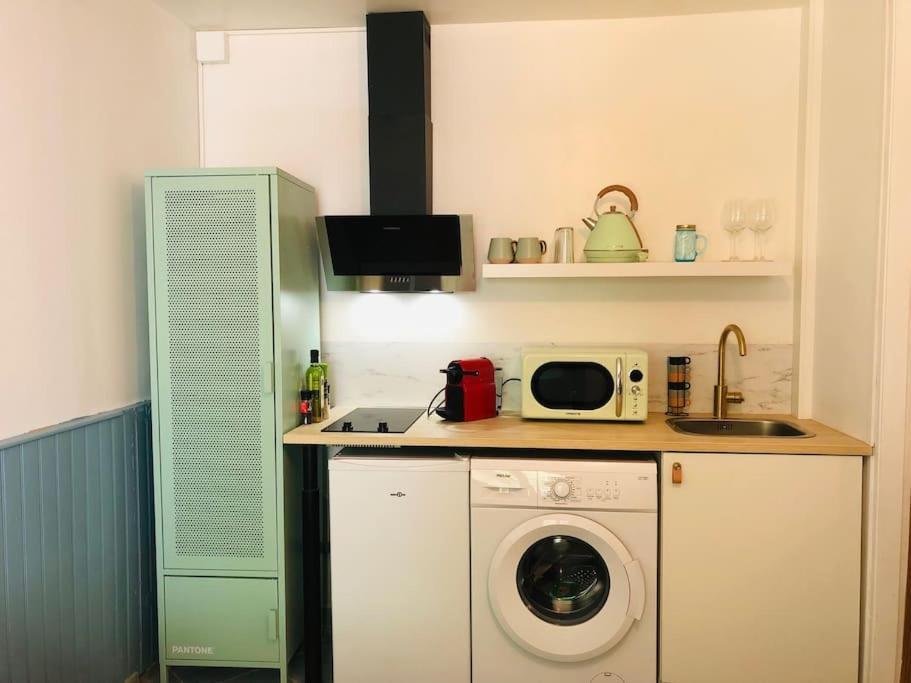 Cosy Studio Design With Modern Bathroom Vaureal エクステリア 写真