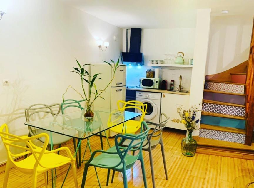 Cosy Studio Design With Modern Bathroom Vaureal エクステリア 写真