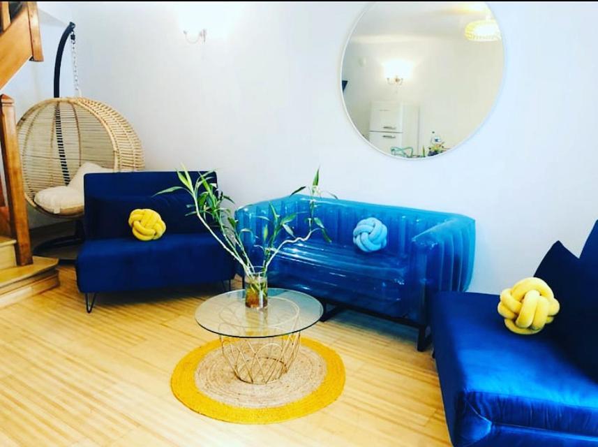 Cosy Studio Design With Modern Bathroom Vaureal エクステリア 写真
