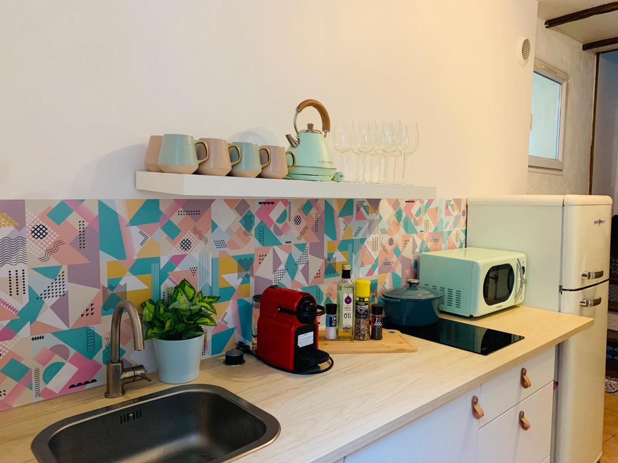 Cosy Studio Design With Modern Bathroom Vaureal エクステリア 写真