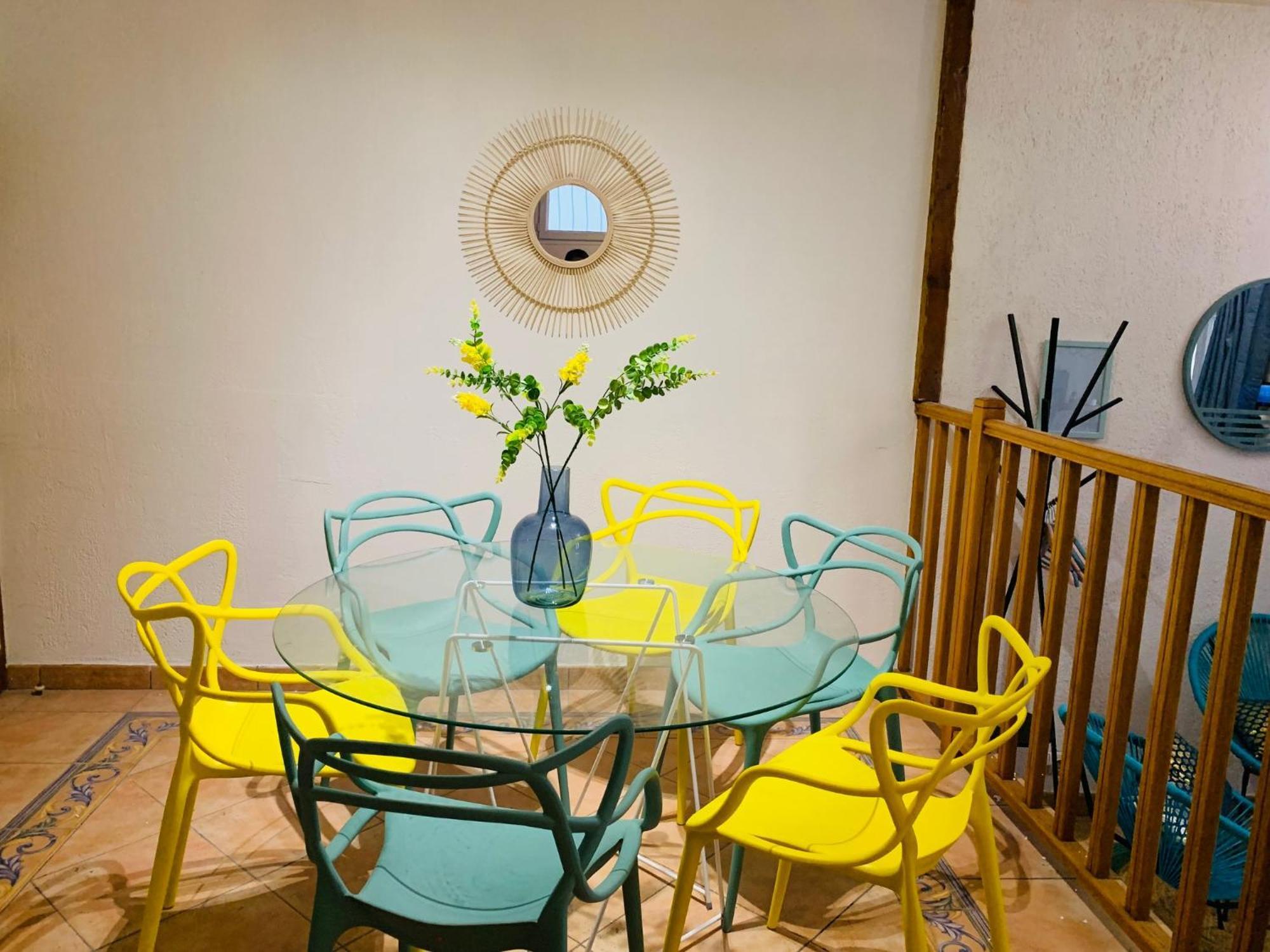 Cosy Studio Design With Modern Bathroom Vaureal エクステリア 写真