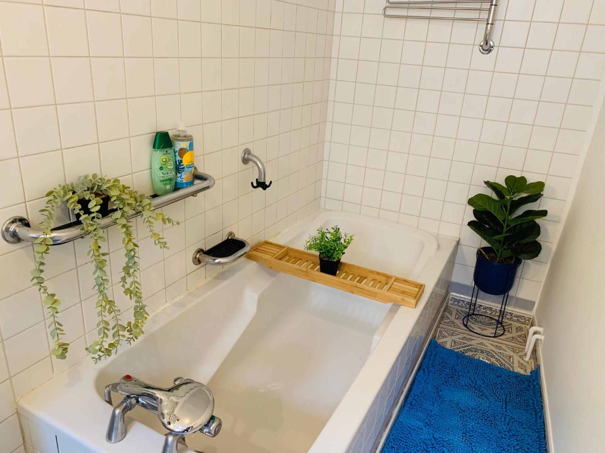 Cosy Studio Design With Modern Bathroom Vaureal エクステリア 写真