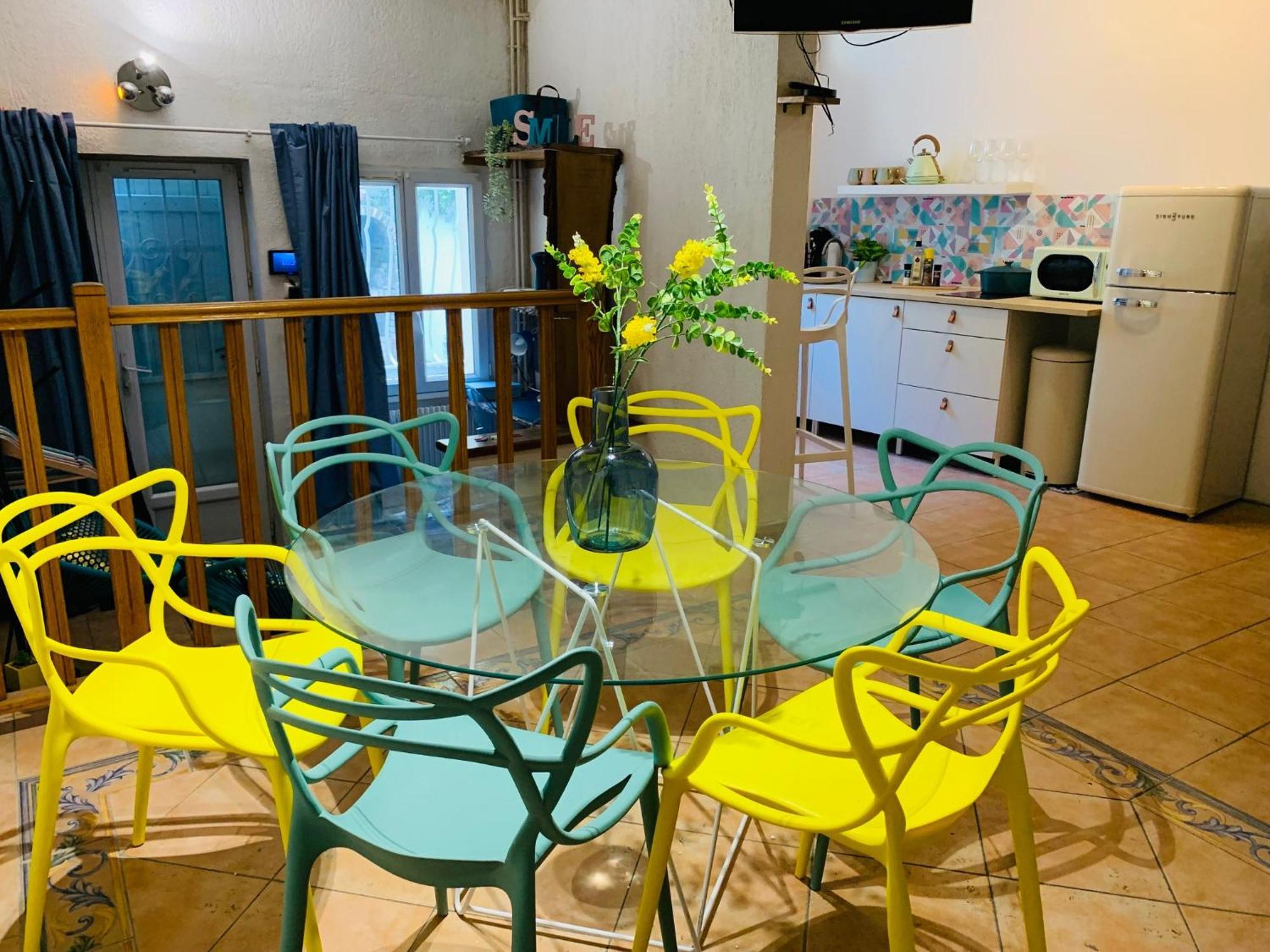Cosy Studio Design With Modern Bathroom Vaureal エクステリア 写真