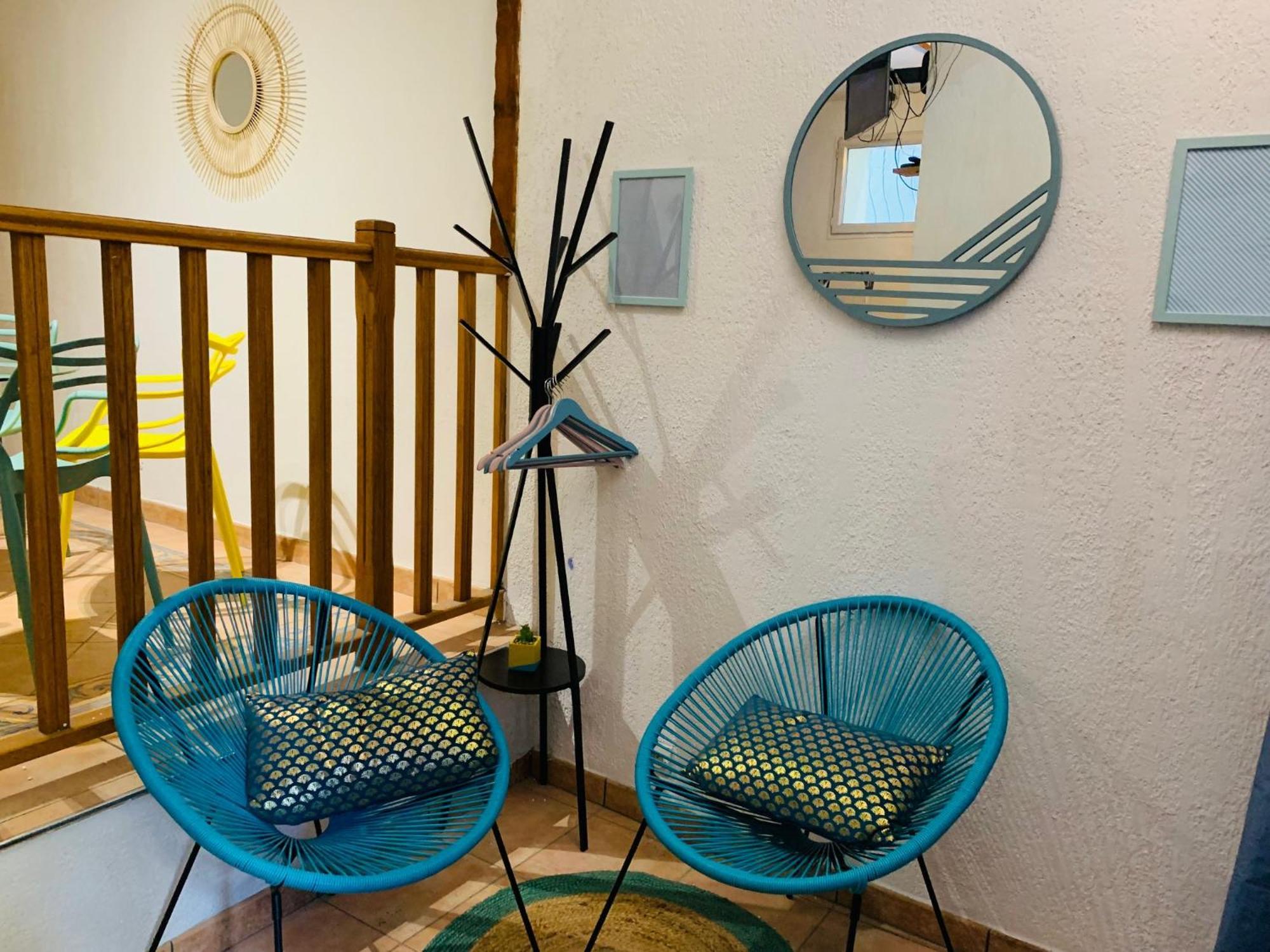 Cosy Studio Design With Modern Bathroom Vaureal エクステリア 写真