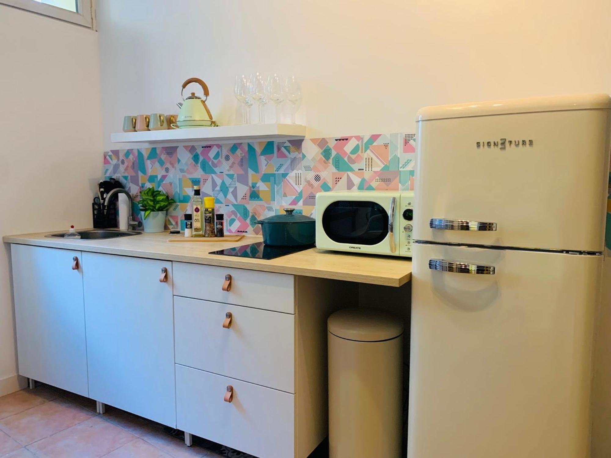 Cosy Studio Design With Modern Bathroom Vaureal エクステリア 写真