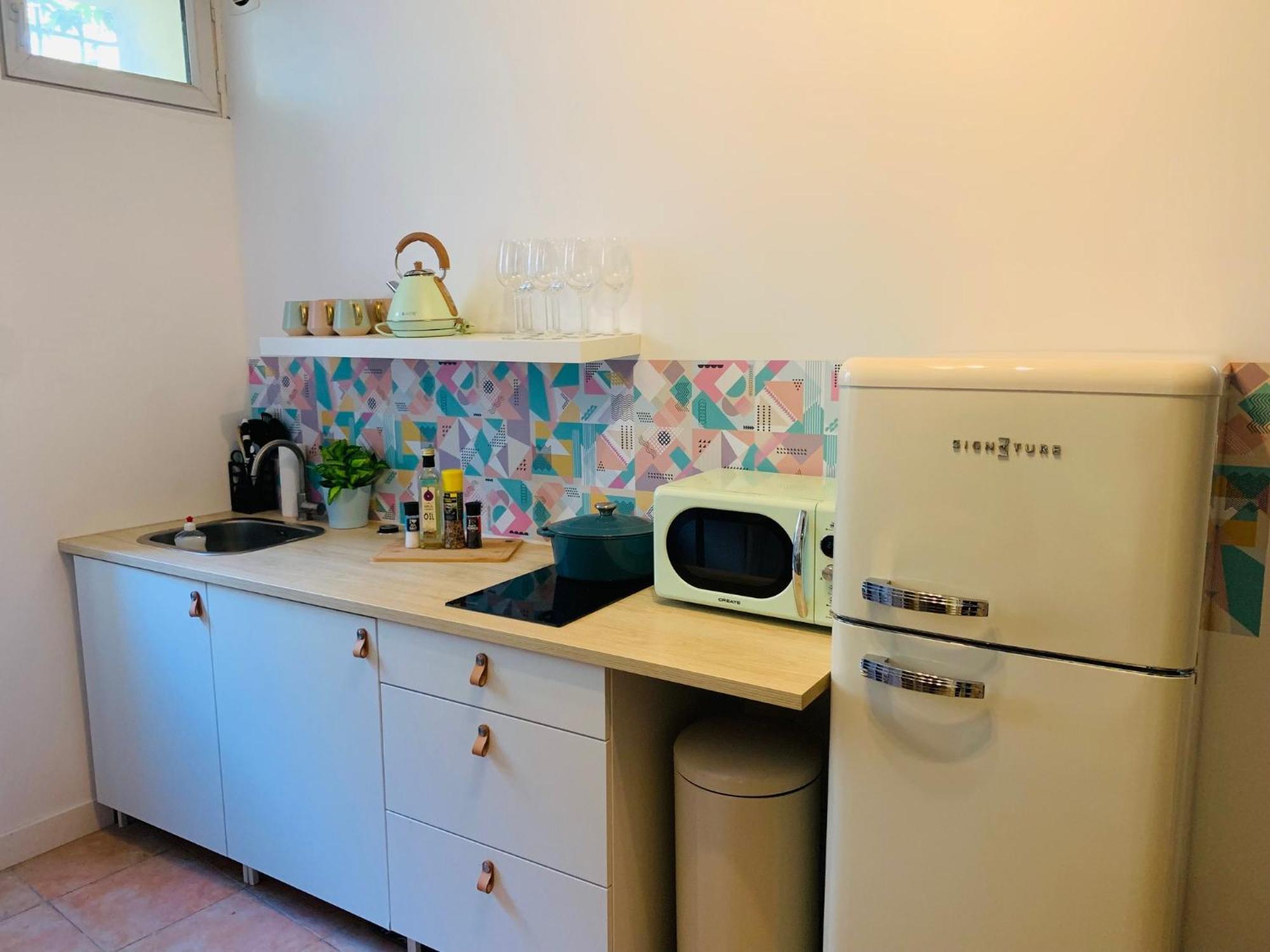 Cosy Studio Design With Modern Bathroom Vaureal エクステリア 写真
