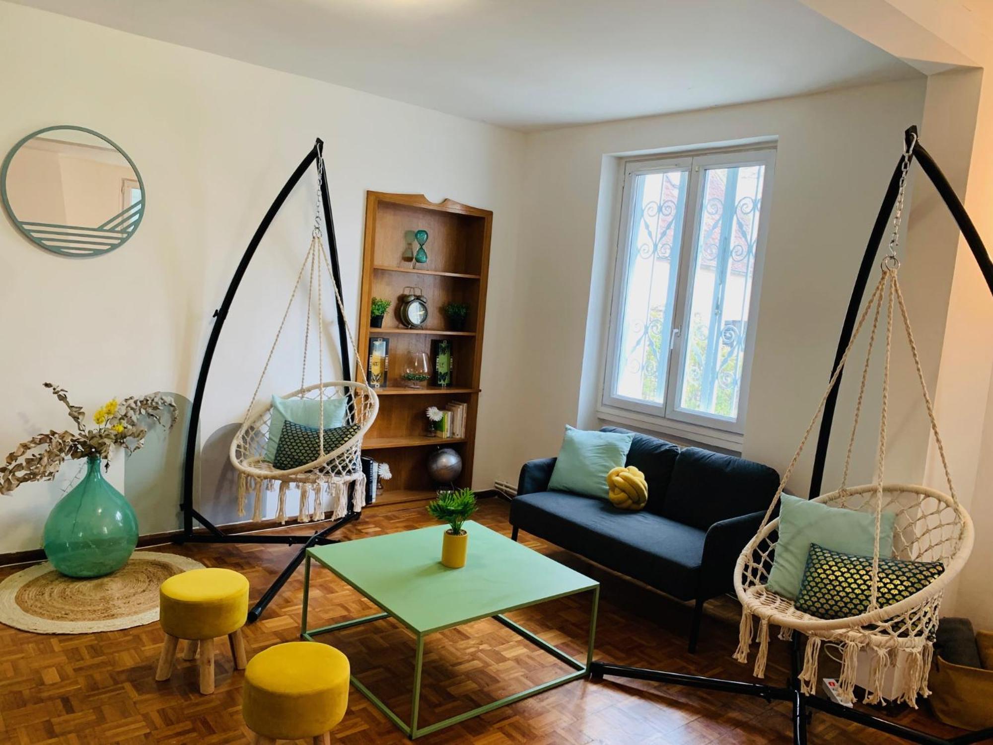 Cosy Studio Design With Modern Bathroom Vaureal エクステリア 写真